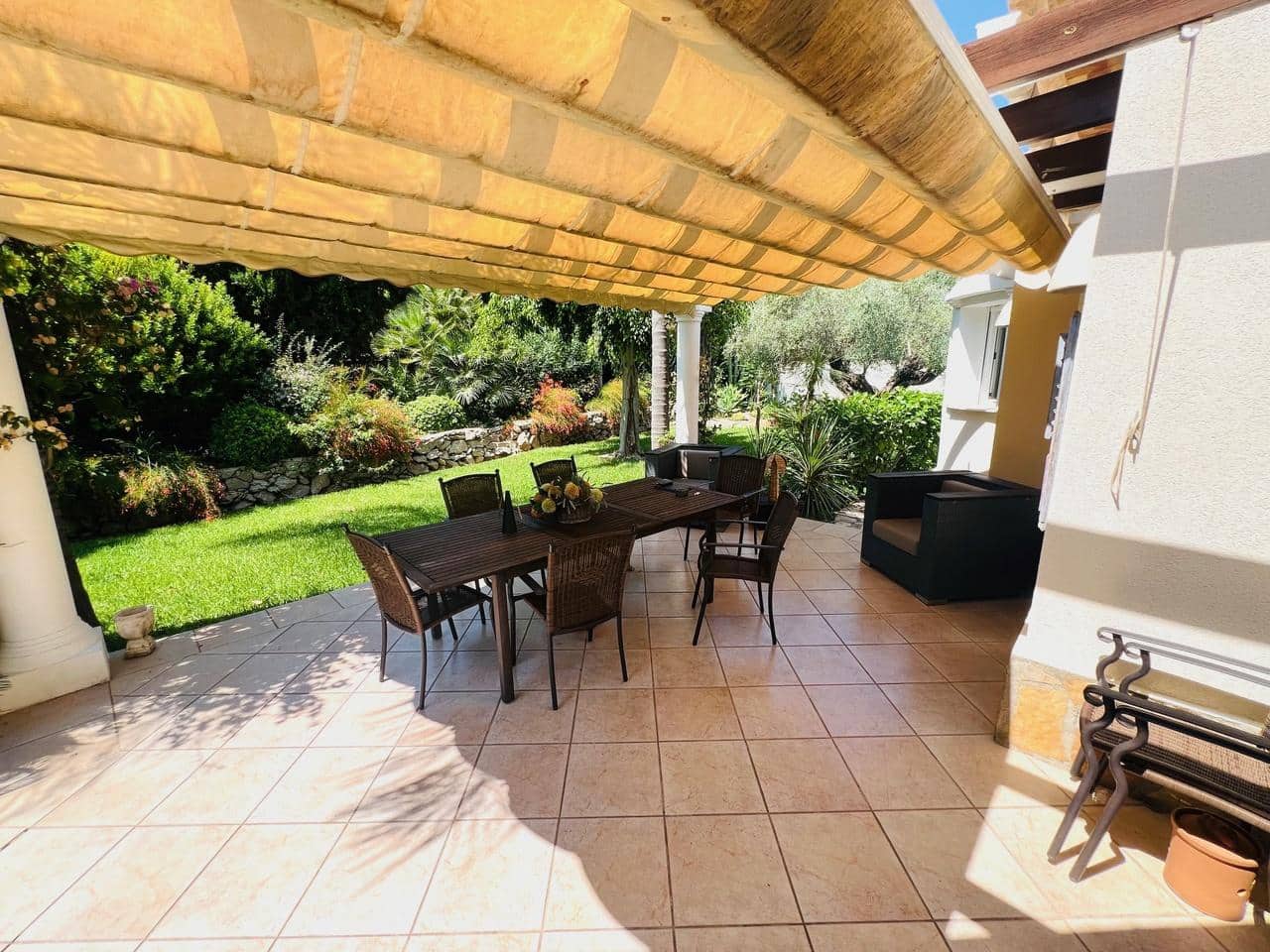 5 soveværelse Villa til salg i La Sella med swimmingpool - € 960.000 (Ref: 9163482)