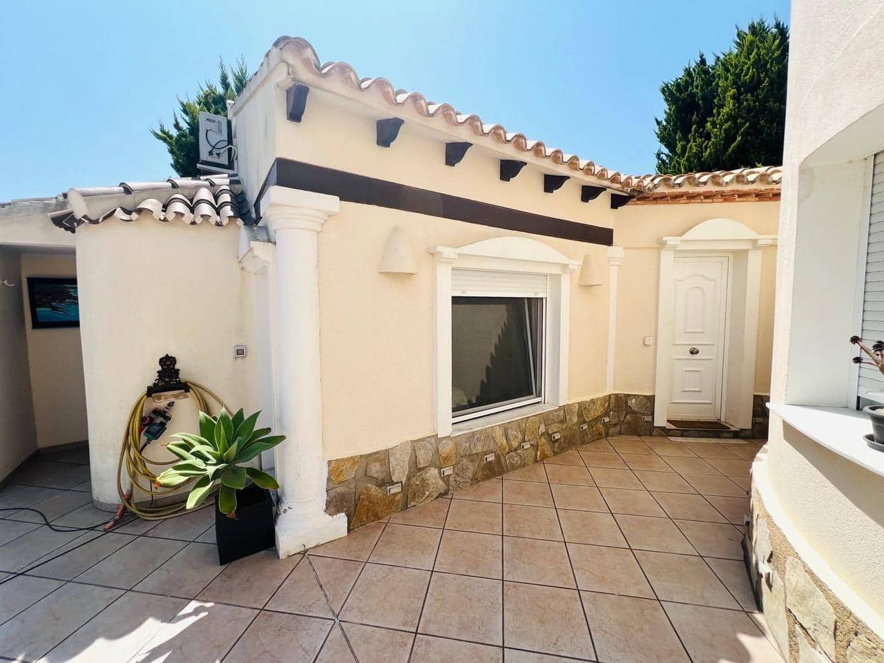 5 soveværelse Villa til salg i La Sella med swimmingpool - € 960.000 (Ref: 9163482)