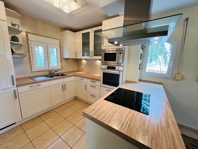 3 Zimmer Villa zu verkaufen in La Sella mit Pool - 475.000 € (Ref: 9378713)