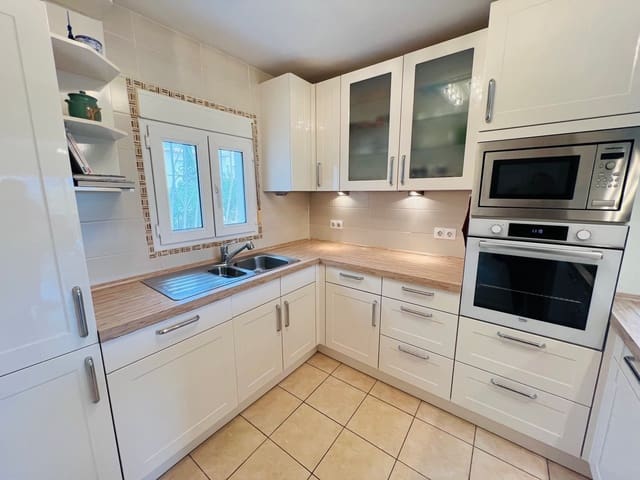 3 Zimmer Villa zu verkaufen in La Sella mit Pool - 475.000 € (Ref: 9378713)