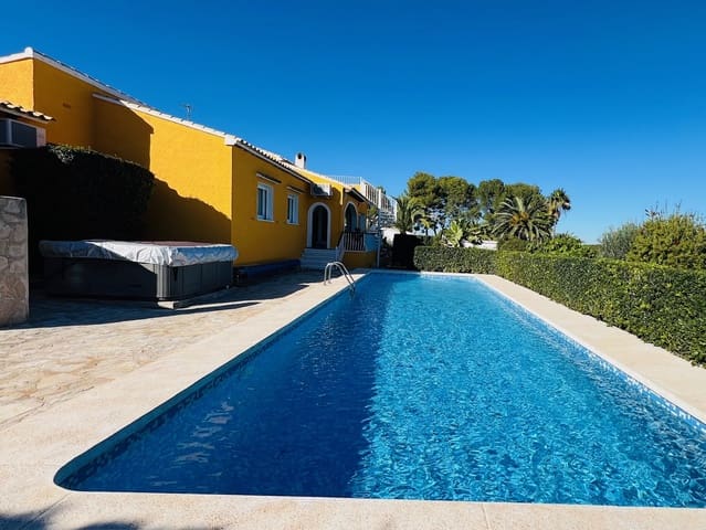 3 Zimmer Villa zu verkaufen in La Sella mit Pool - 475.000 € (Ref: 9378713)