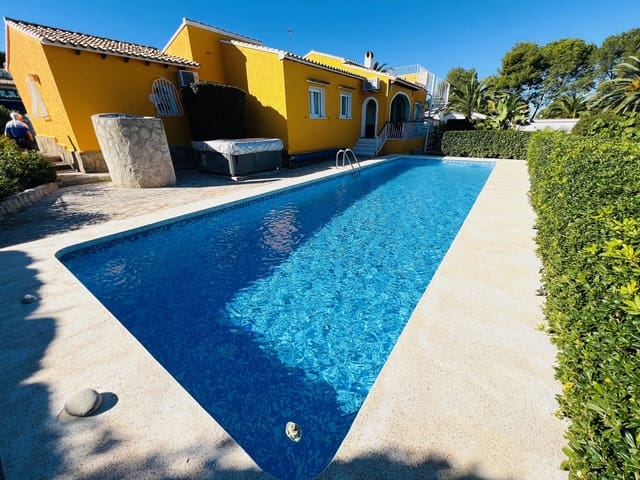 3 Zimmer Villa zu verkaufen in La Sella mit Pool - 475.000 € (Ref: 9378713)
