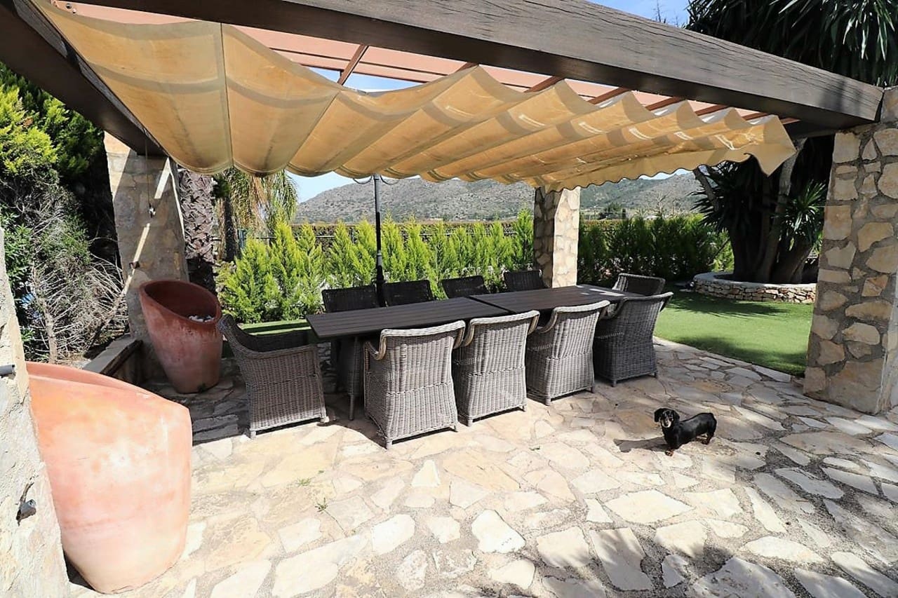 4 soveværelse Finca/Landehus til salg i La Sella med swimmingpool - € 890.000 (Ref: 9378715)