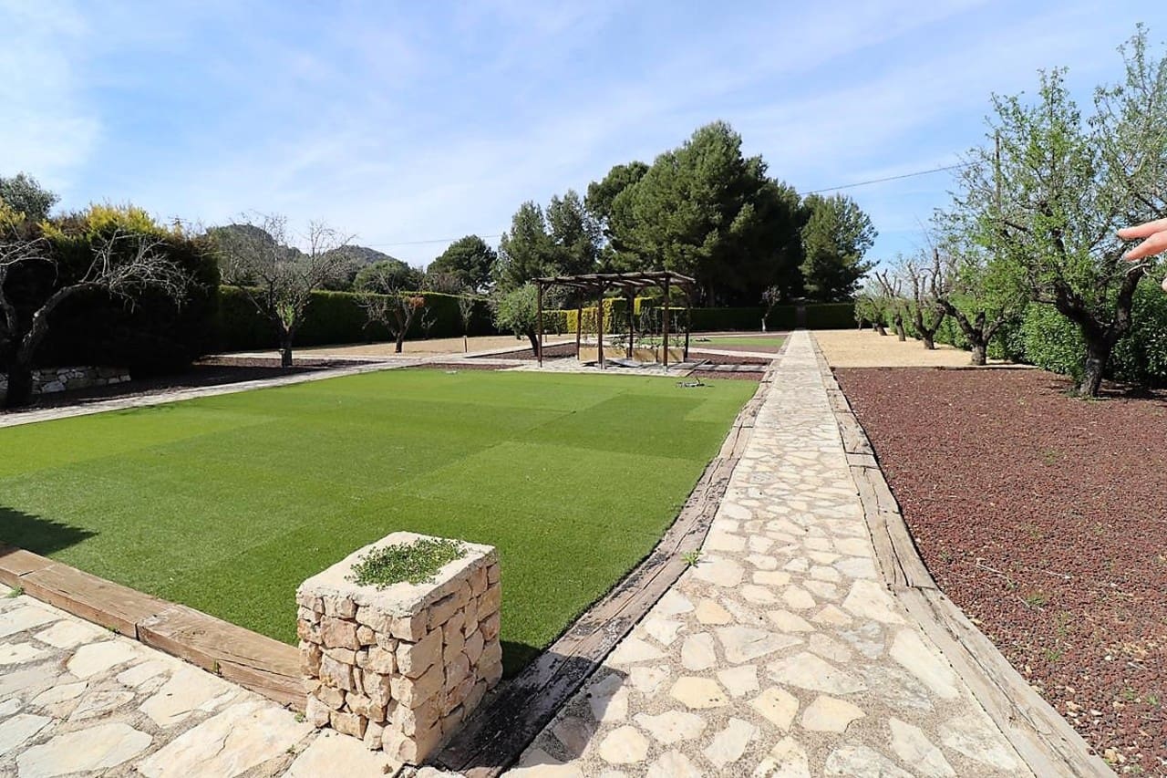 4 soveværelse Finca/Landehus til salg i La Sella med swimmingpool - € 890.000 (Ref: 9378715)