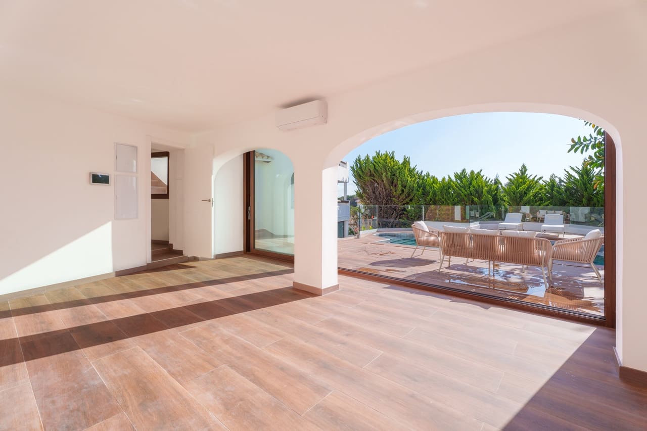 6 bedroom Villa for sale in Javea / Xabia with pool - € 1,695,000 (Ref: 9421839)