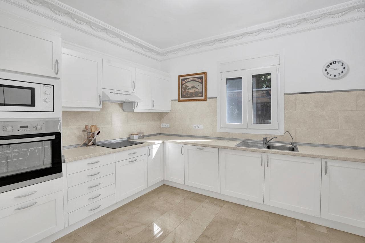 6 bedroom Villa for sale in Denia - € 1,290,000 (Ref: 9426864)