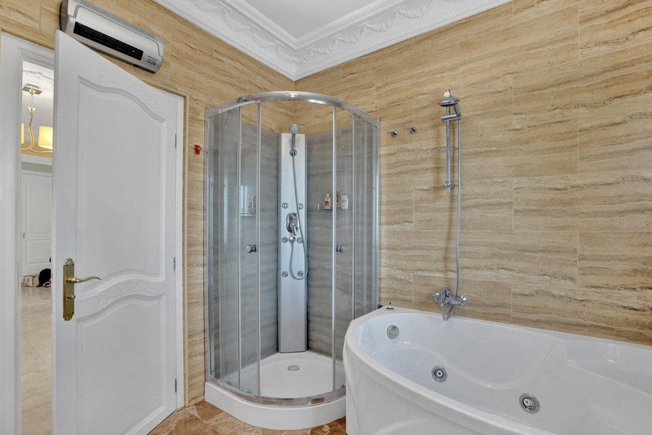 6 bedroom Villa for sale in Denia - € 1,290,000 (Ref: 9426864)