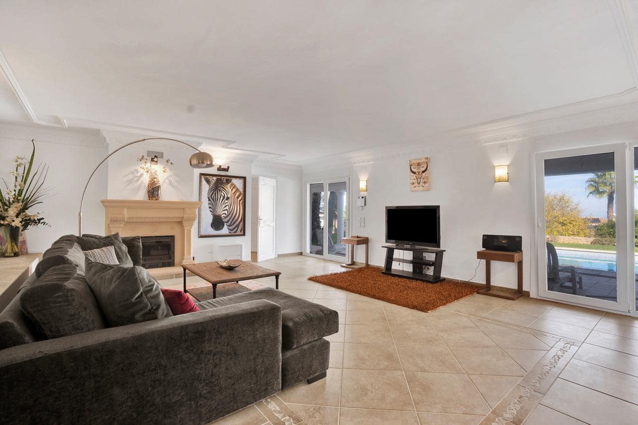 6 bedroom Villa for sale in Denia - € 1,290,000 (Ref: 9426864)