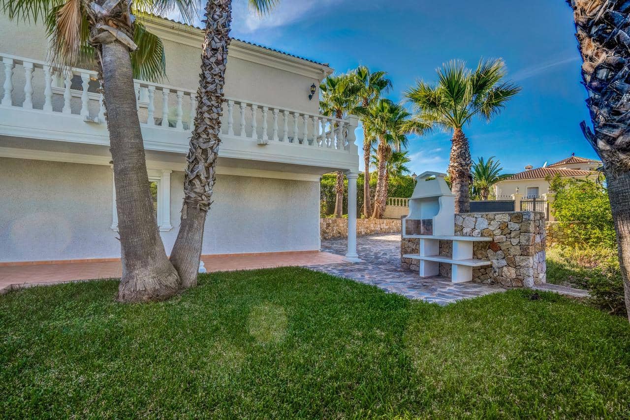 6 bedroom Villa for sale in Denia - € 1,290,000 (Ref: 9426864)