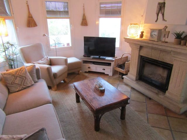 3 Zimmer Villa zu verkaufen in Orba mit Pool - 385.000 € (Ref: 9475517)