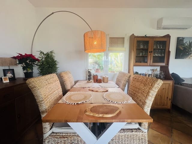 3 Zimmer Villa zu verkaufen in Orba mit Pool - 385.000 € (Ref: 9475517)