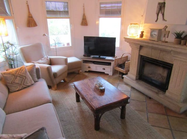 3 quarto Moradia para venda em Tormos com piscina - 385 000 € (Ref: 9475517)