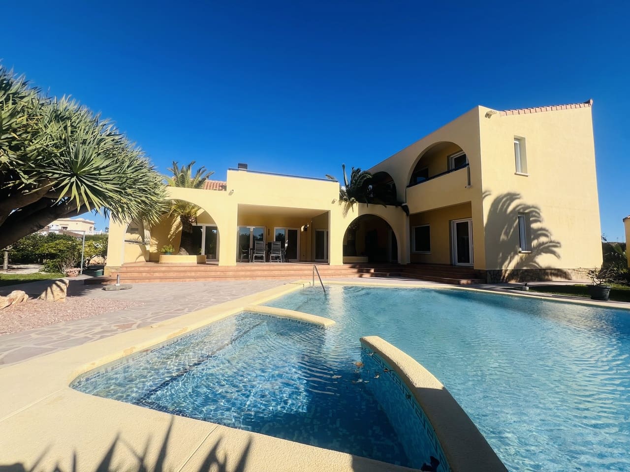 3 makuuhuone Huvila myytävänä paikassa Els Poblets mukana uima-altaan - 848 000 € (Ref: 9537190)