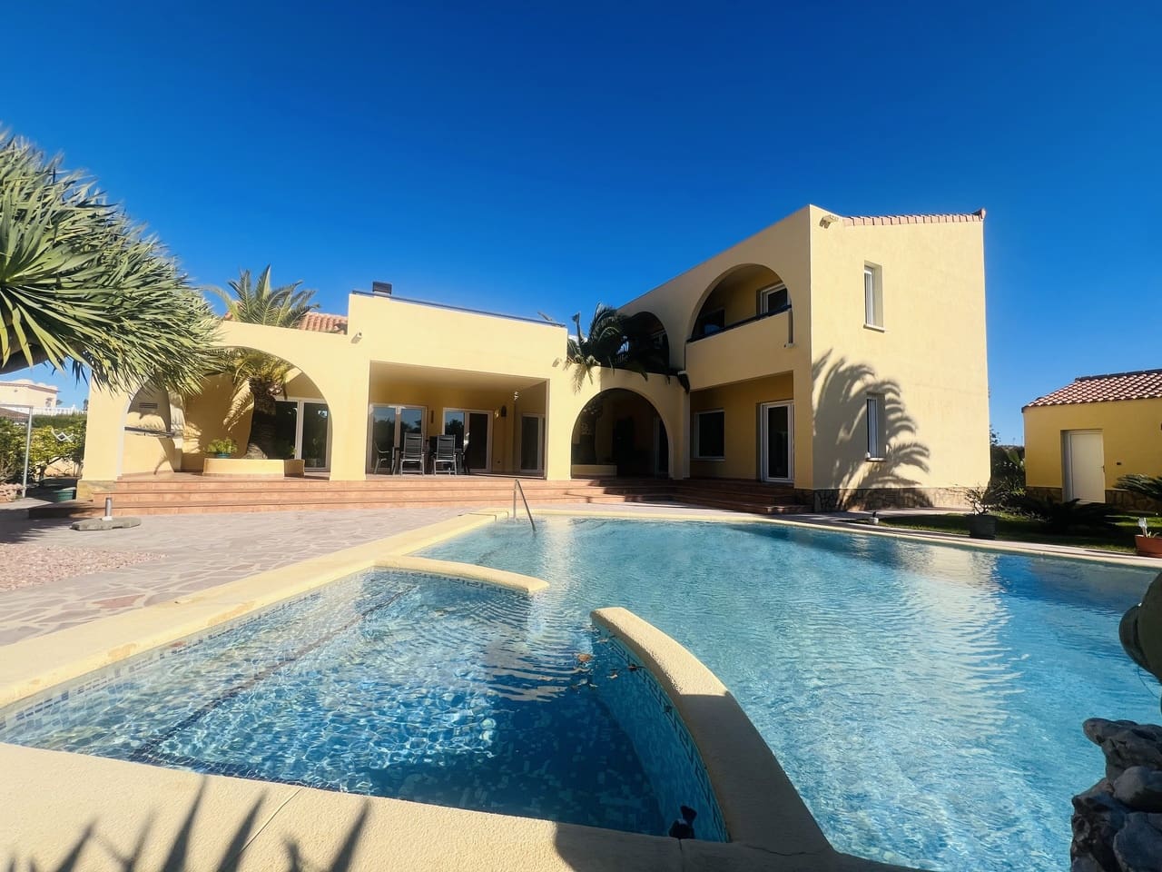 3 makuuhuone Huvila myytävänä paikassa Els Poblets mukana uima-altaan - 848 000 € (Ref: 9537190)