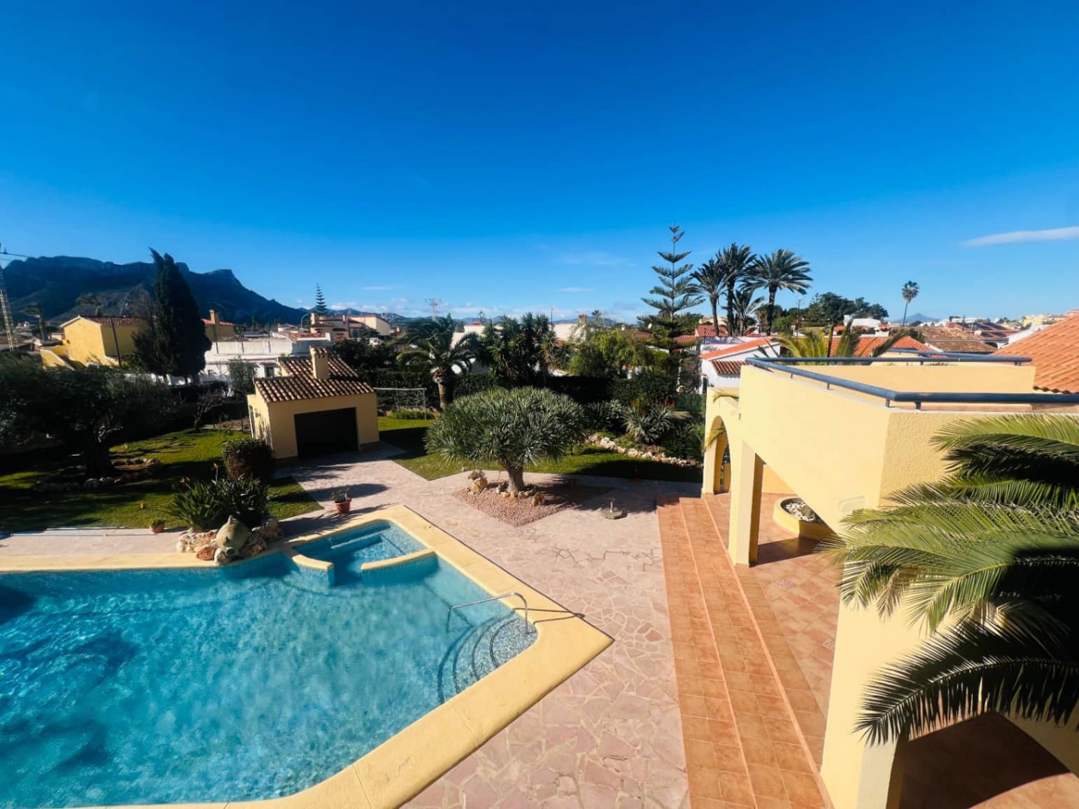3 bedroom Villa for sale in Denia with pool - € 848,000 (Ref: 9537190)