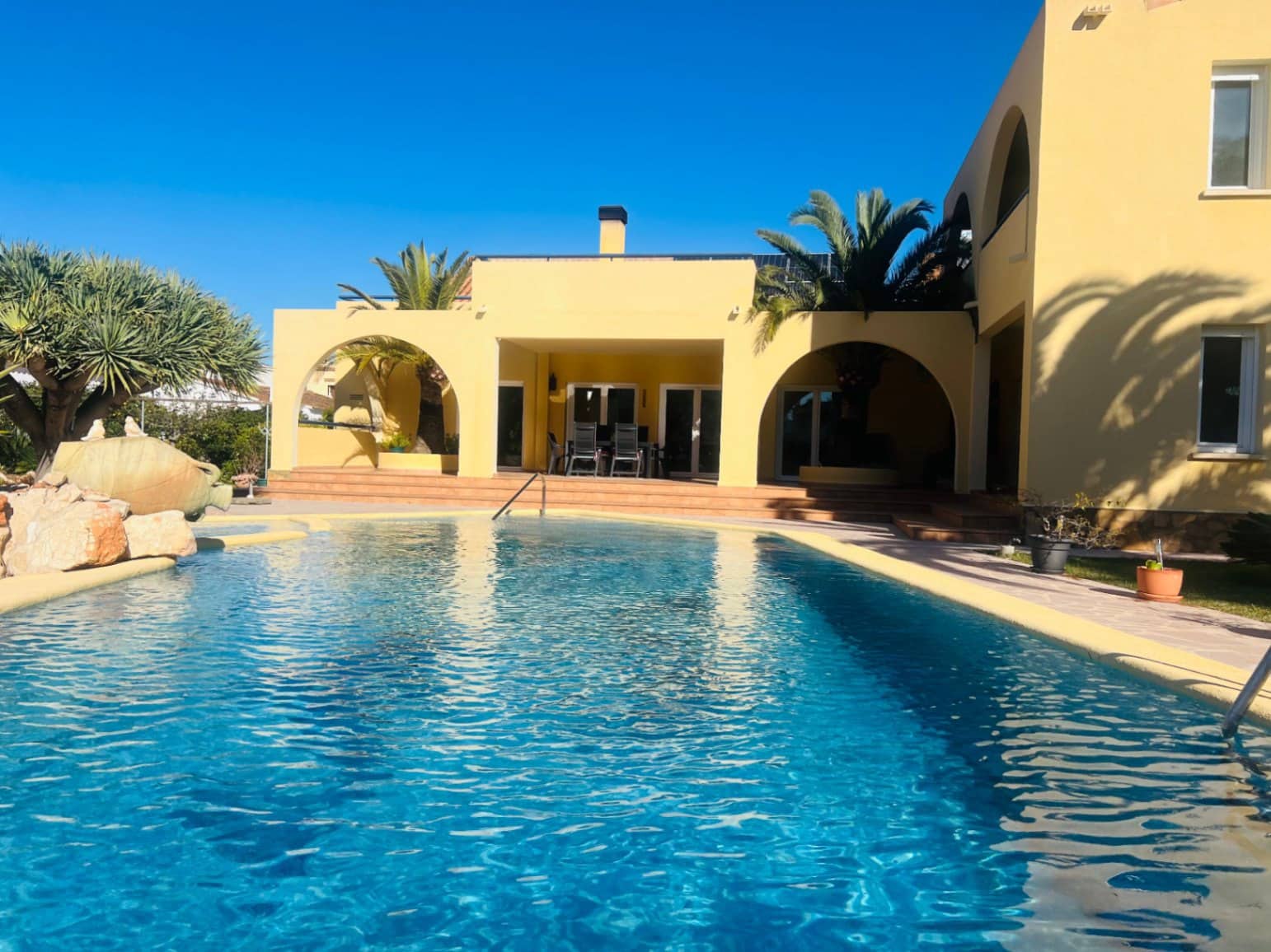3 bedroom Villa for sale in Denia with pool - € 848,000 (Ref: 9537190)