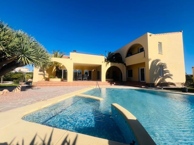 3 chambre Villa/Maison à vendre à Dénia avec piscine - 848 000 € (Ref: 9537190)