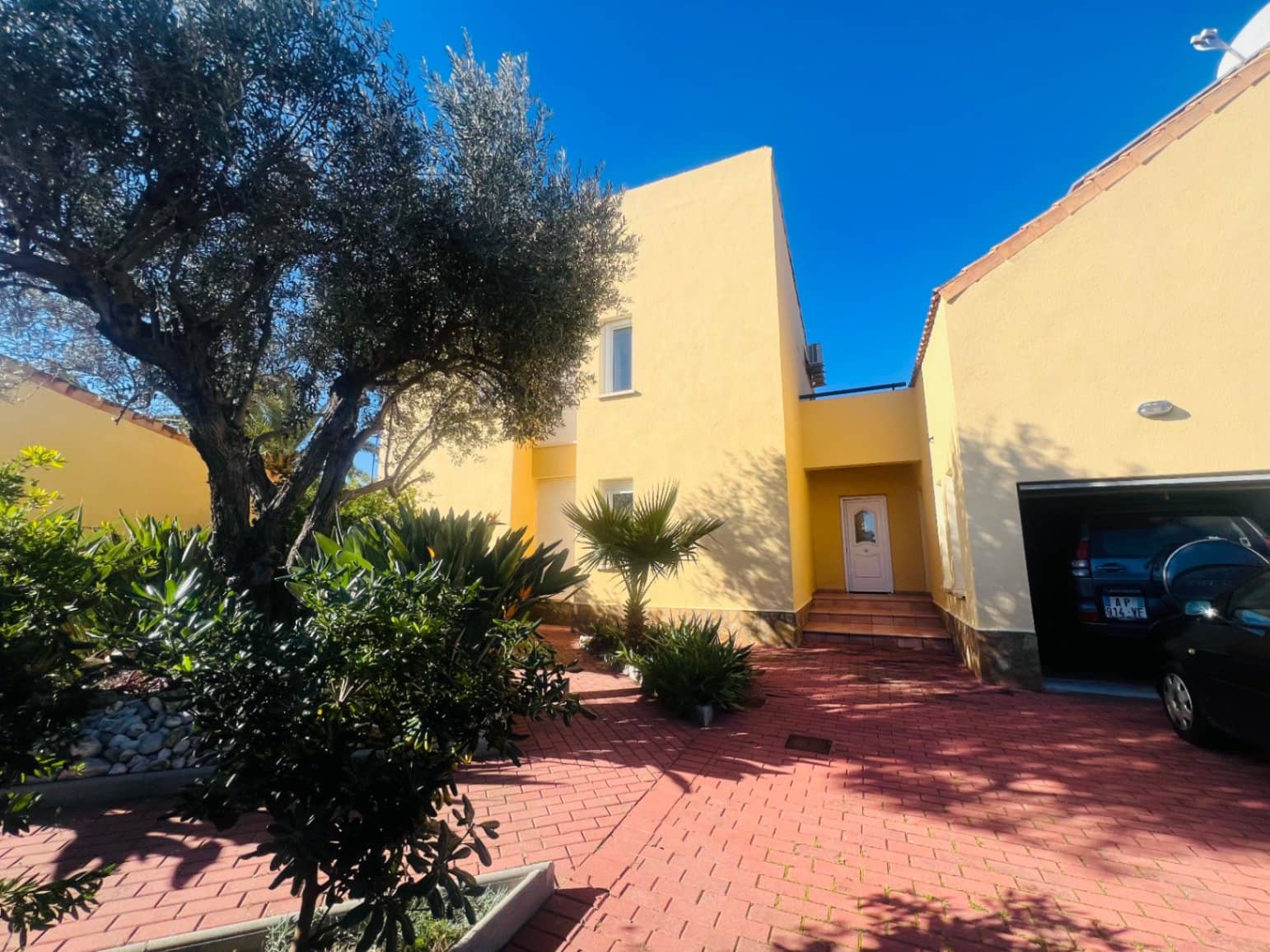 3 bedroom Villa for sale in Denia with pool - € 848,000 (Ref: 9537190)