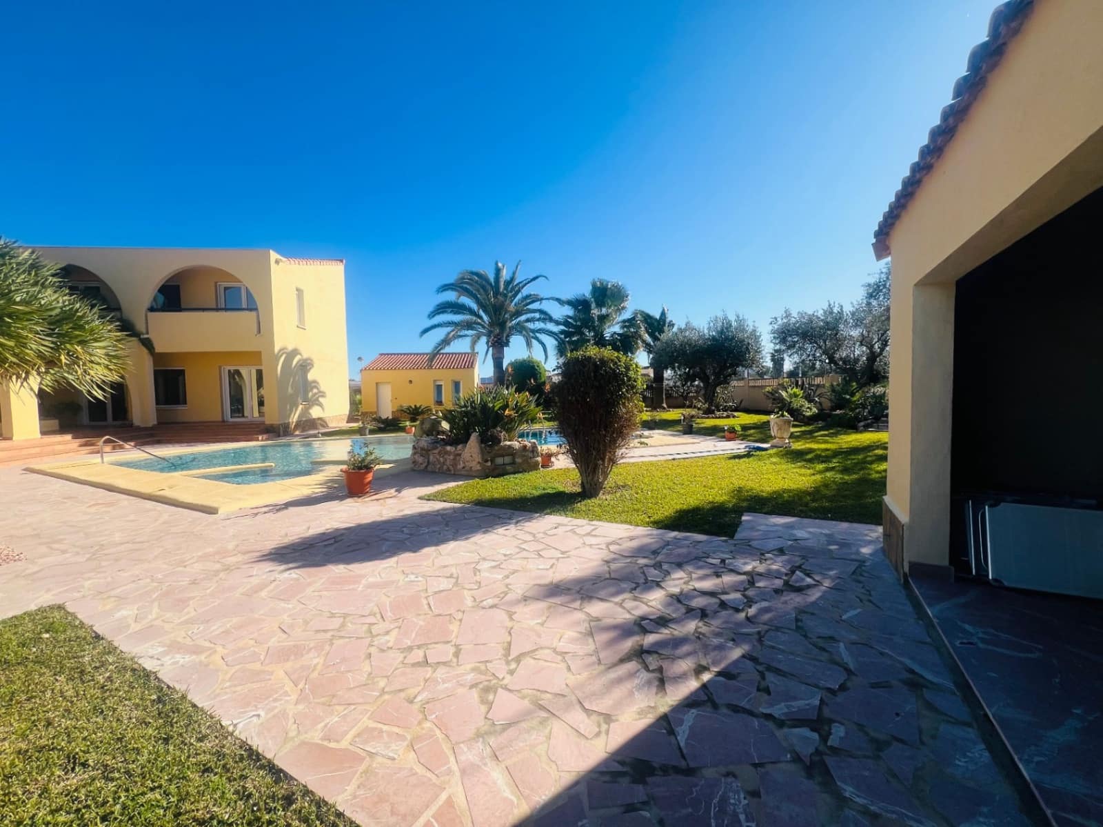 3 bedroom Villa for sale in Denia with pool - € 848,000 (Ref: 9537190)