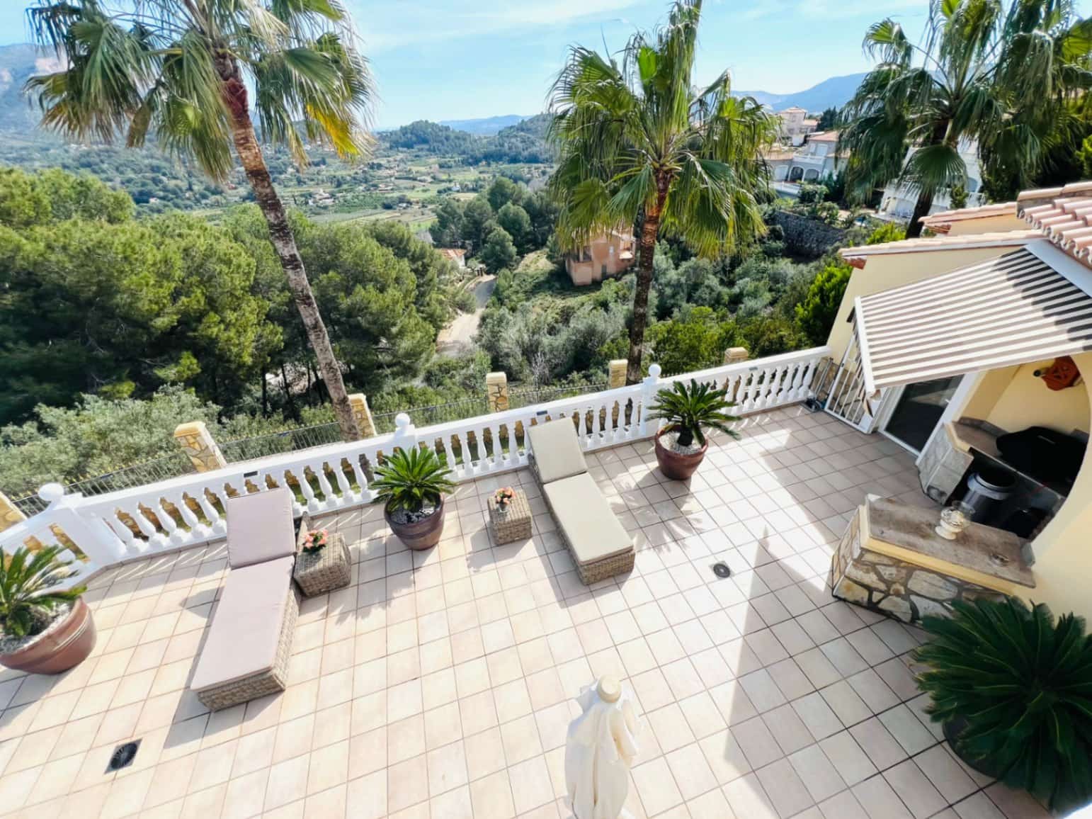 4 makuuhuone Huvila myytävänä paikassa La Sella mukana uima-altaan - 895 000 € (Ref: 9687624)