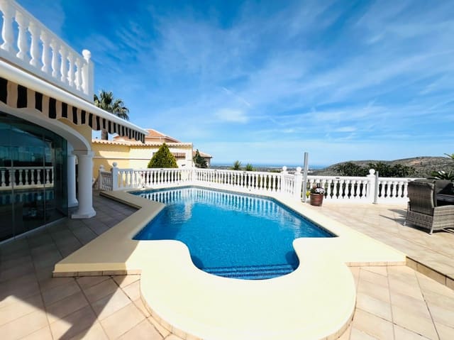 4 makuuhuone Huvila myytävänä paikassa La Sella mukana uima-altaan - 895 000 € (Ref: 9687624)