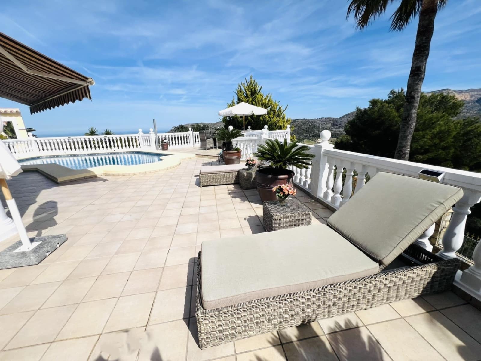 4 makuuhuone Huvila myytävänä paikassa La Sella mukana uima-altaan - 895 000 € (Ref: 9687624)