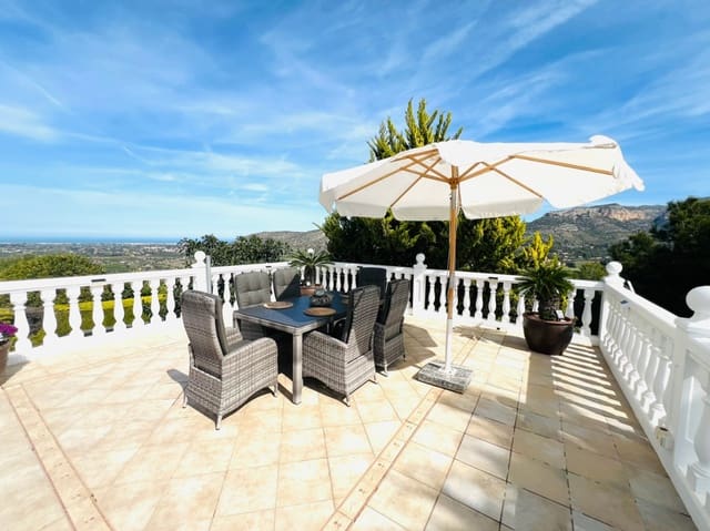 4 makuuhuone Huvila myytävänä paikassa La Sella mukana uima-altaan - 895 000 € (Ref: 9687624)