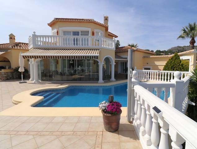 4 soveværelse Villa til salg i La Sella med swimmingpool garage - € 895.000 (Ref: 9687624)