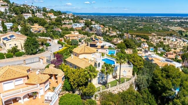 Chalet de 4 habitaciones en La Sella en venta con piscina garaje - 895.000 € (Ref: 9687624)