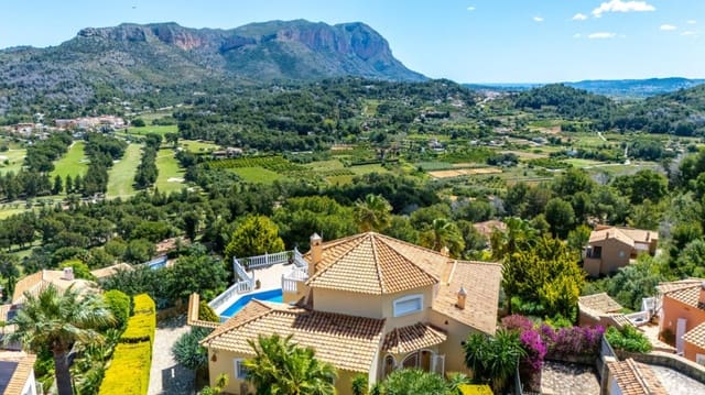 Chalet de 4 habitaciones en La Sella en venta con piscina garaje - 895.000 € (Ref: 9687624)