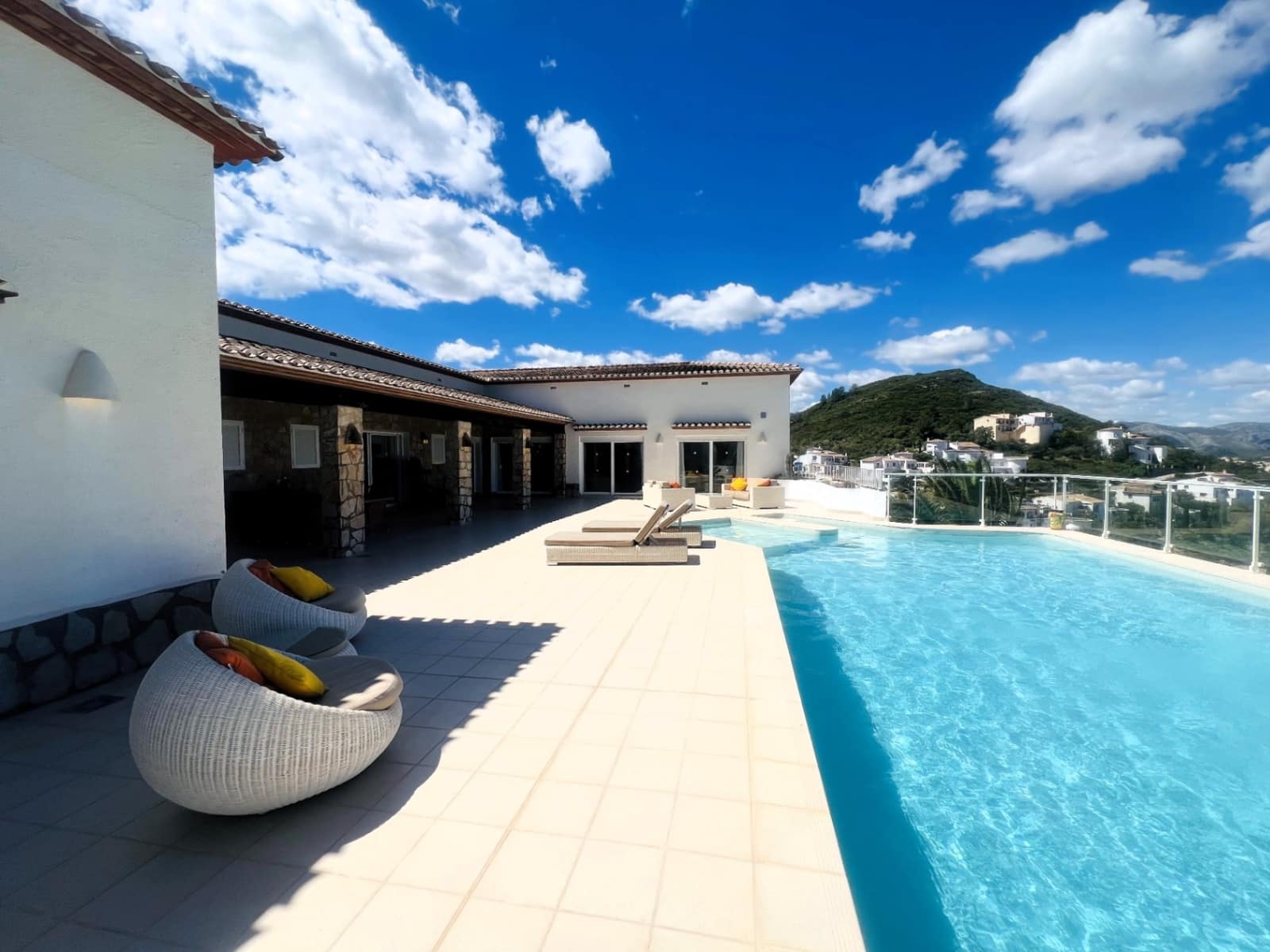 4 bedroom Villa for sale in Denia with pool garage - € 850,000 (Ref: 9841151)
