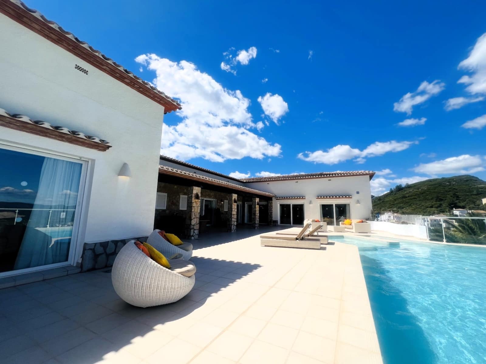 4 bedroom Villa for sale in Denia with pool garage - € 850,000 (Ref: 9841151)