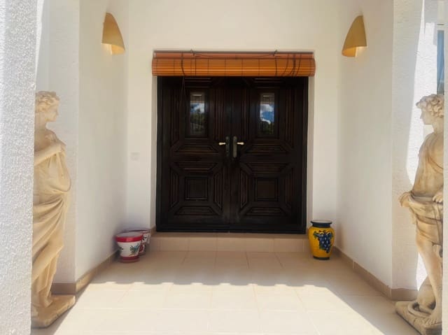 Chalet de 4 habitaciones en Dénia en venta con piscina garaje - 850.000 € (Ref: 9841151)