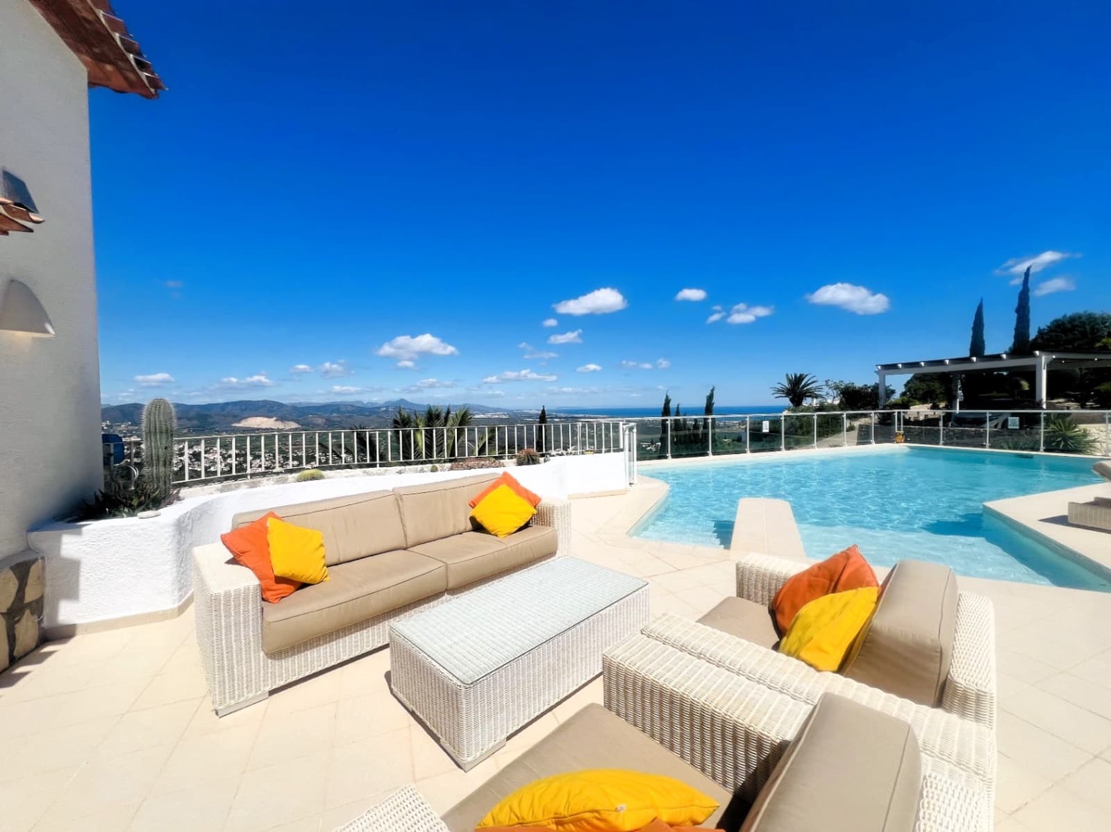 4 bedroom Villa for sale in Denia with pool garage - € 850,000 (Ref: 9841151)