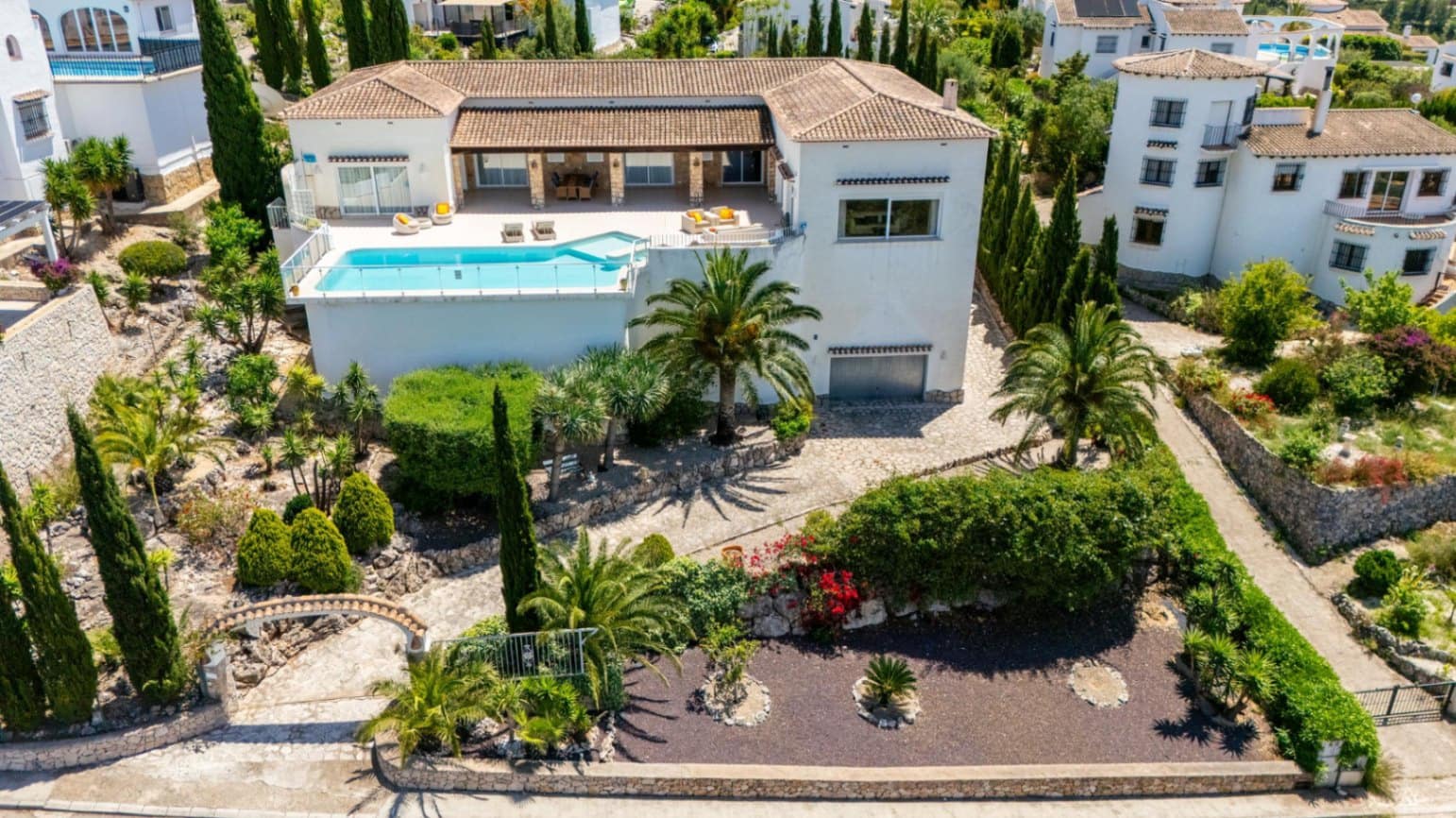 4 bedroom Villa for sale in Denia with pool garage - € 850,000 (Ref: 9841151)
