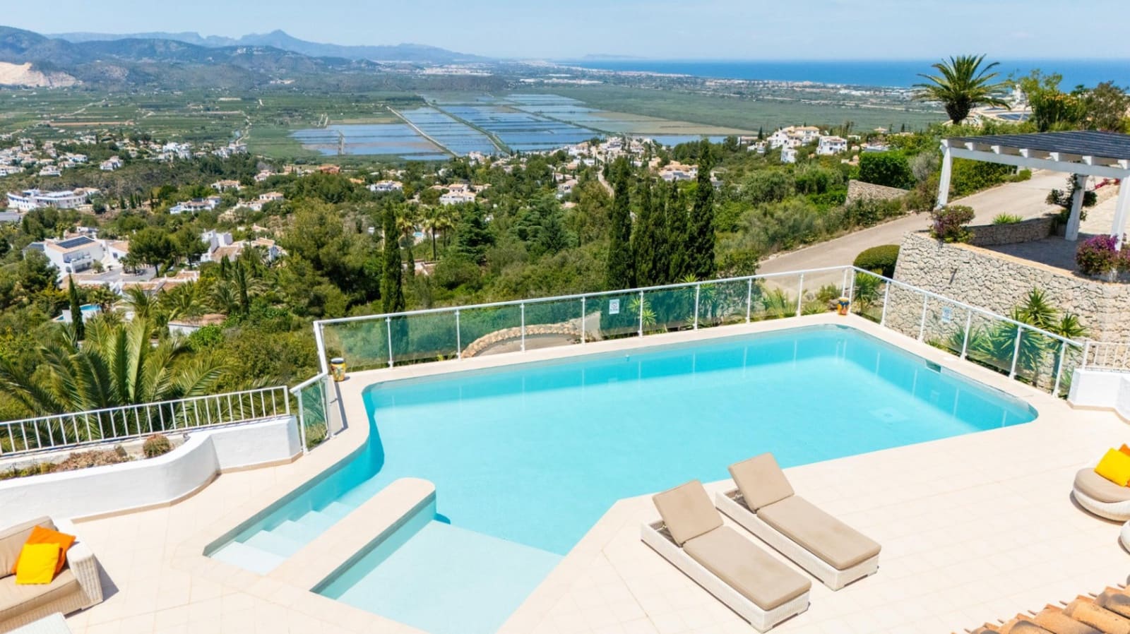 4 bedroom Villa for sale in Denia with pool garage - € 850,000 (Ref: 9841151)