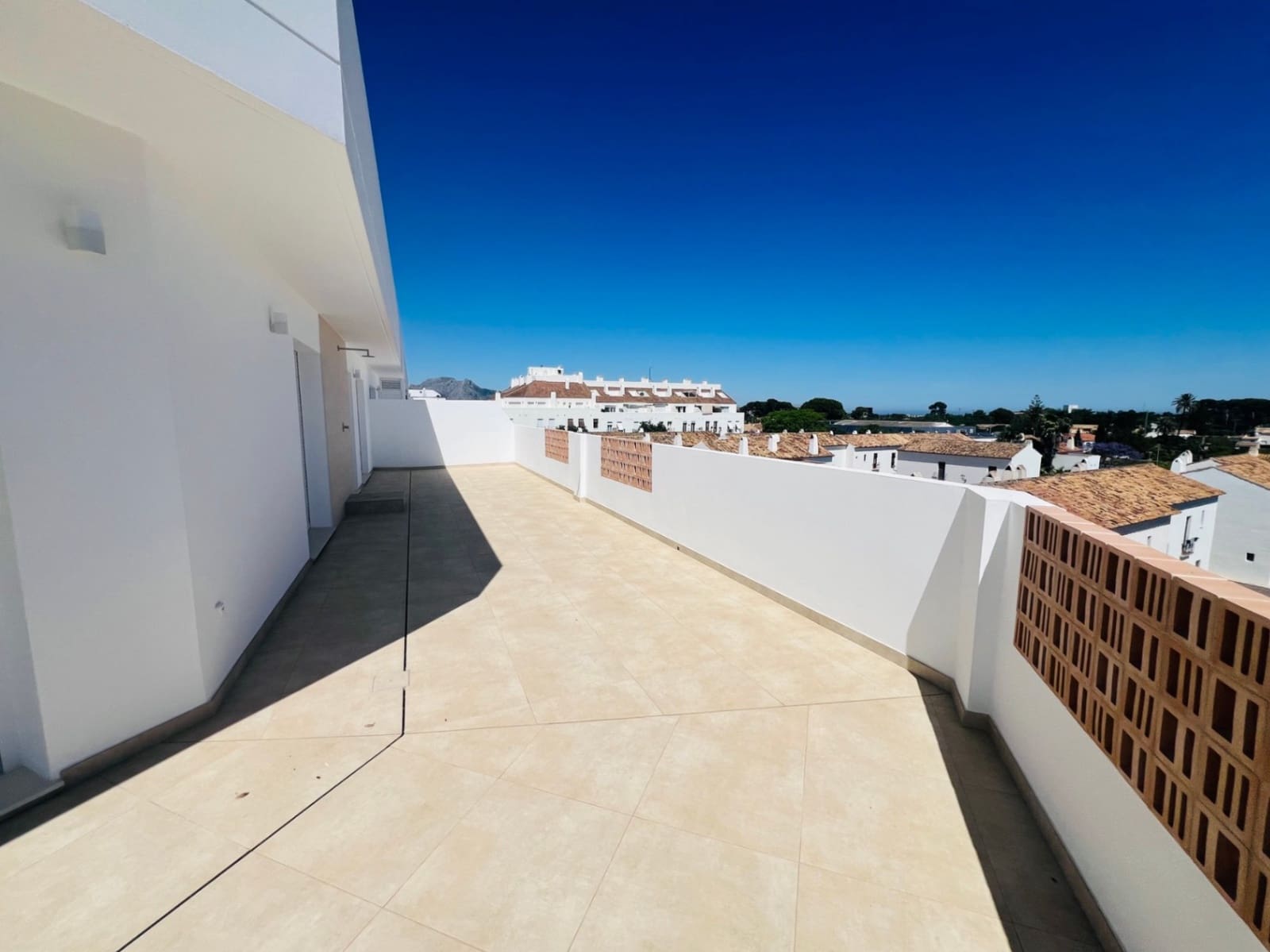 2 soveværelse Penthouse til salg i La Xara med swimmingpool garage - € 380.000 (Ref: 9841415)