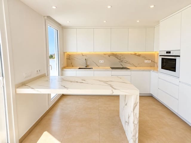 2 quarto Penthouse para venda em La Xara, Dénia com piscina garagem - 380 000 € (Ref: 9841415)