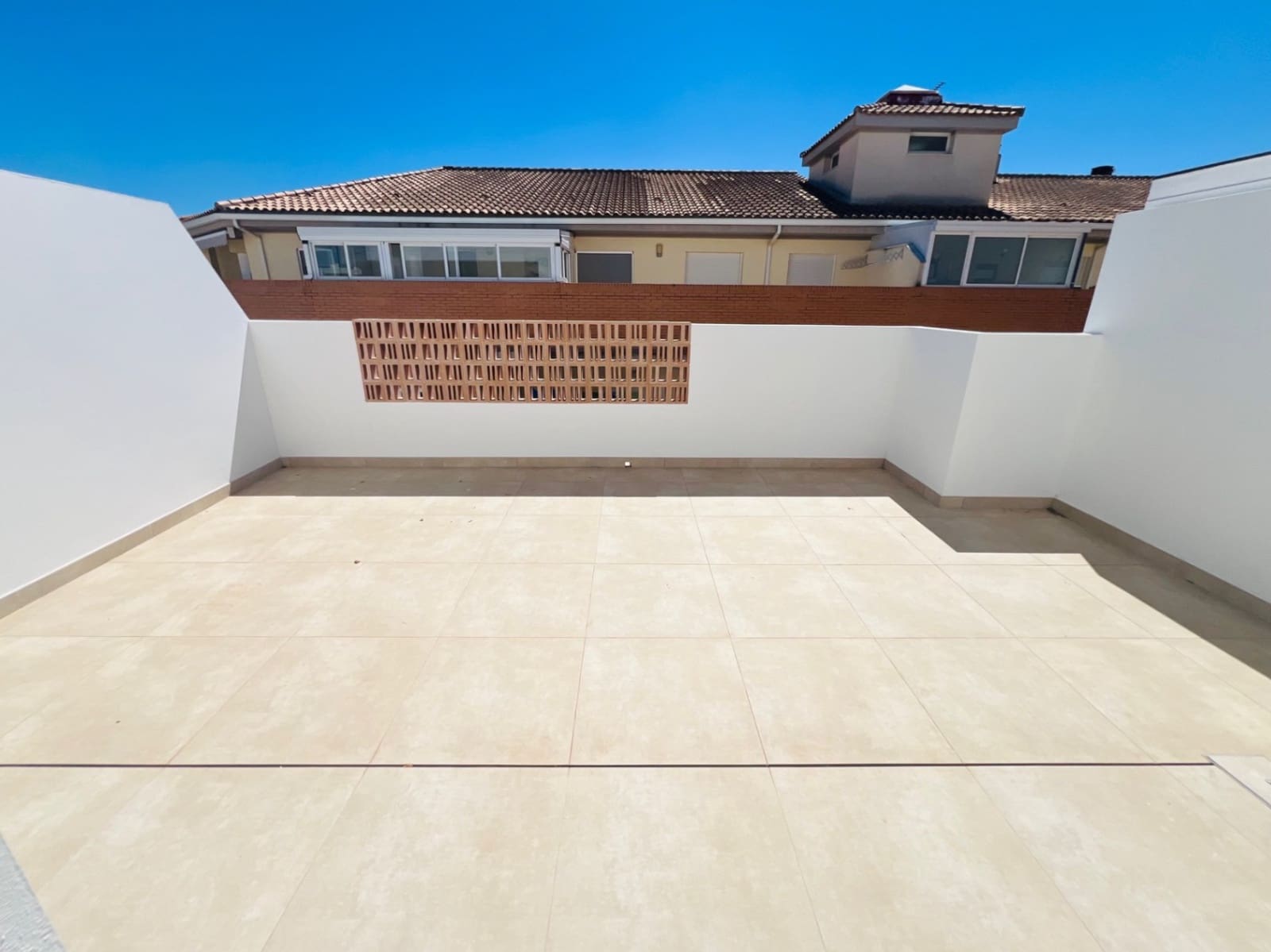 2 bedroom Penthouse for rent in La Xara with garage - € 1,300 (Ref: 9860820)