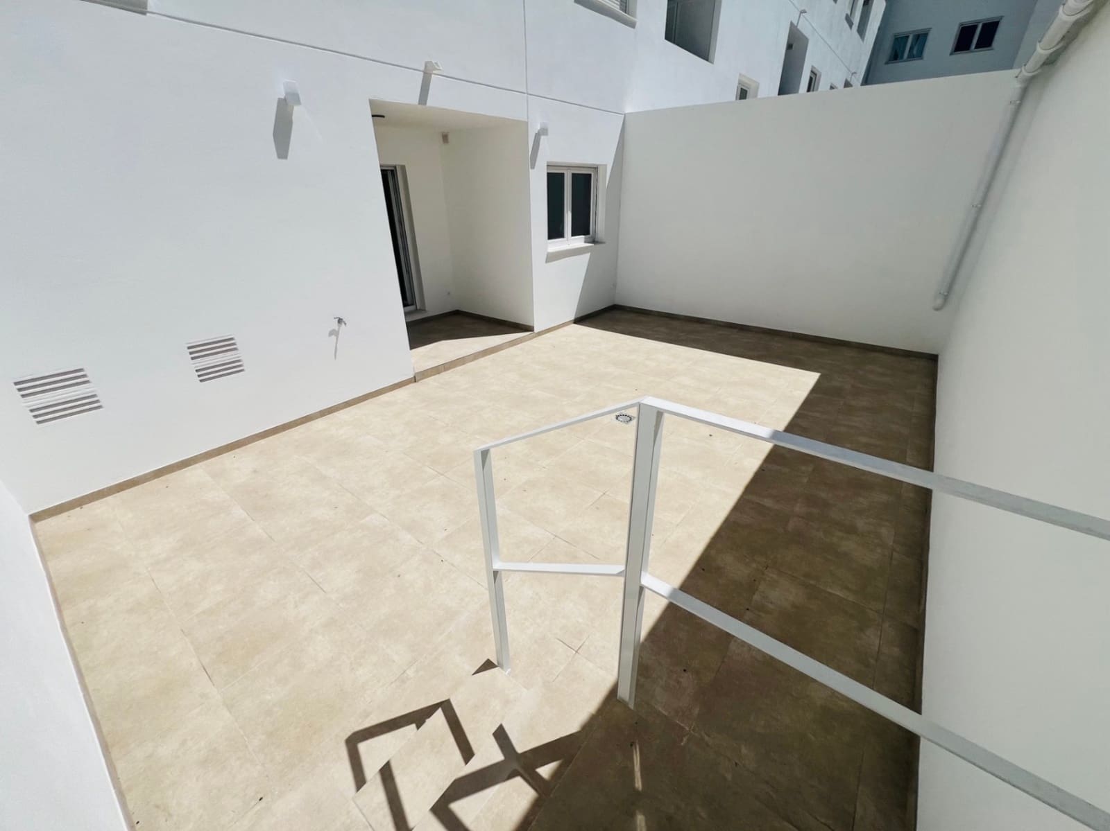 Appartement de 2 chambres à louer à La Xara avec piscine garage - 1 200 € (Ref: 9862459)