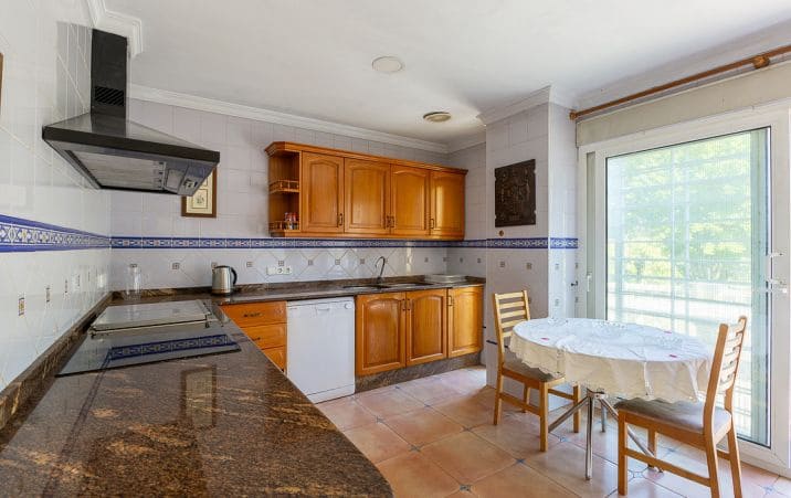 5 bedroom Finca/Country House for rent in Pedreguer with pool garage - € 3,500 (Ref: 9973812)