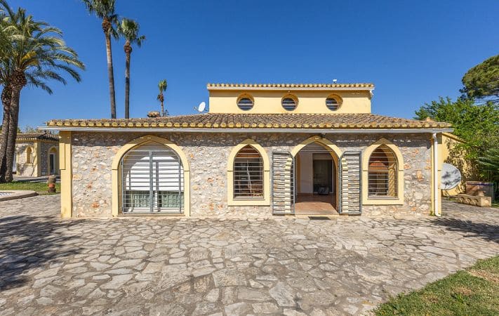 5 bedroom Finca/Country House for rent in Pedreguer with pool garage - € 3,500 (Ref: 9973812)