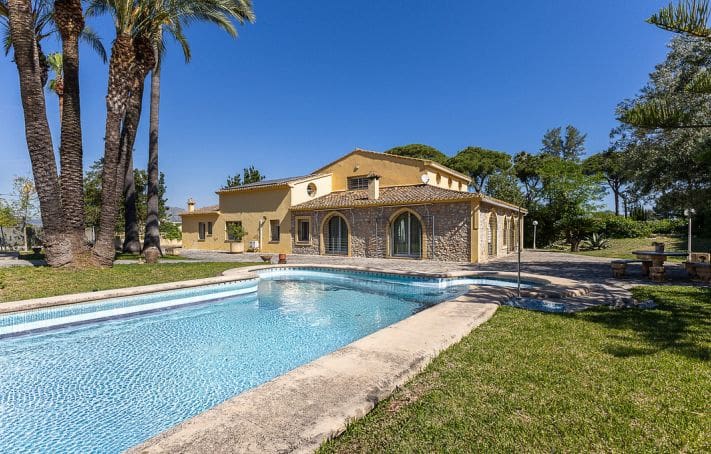 5 bedroom Finca/Country House for rent in Pedreguer with pool garage - € 3,500 (Ref: 9973812)