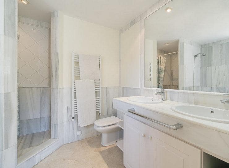 2 bedroom Apartment for sale in Bendinat with pool garage - € 975,000 (Ref: 9740081)