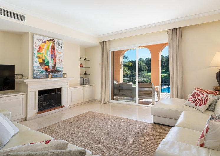 2 bedroom Apartment for sale in Bendinat with pool garage - € 975,000 (Ref: 9740081)