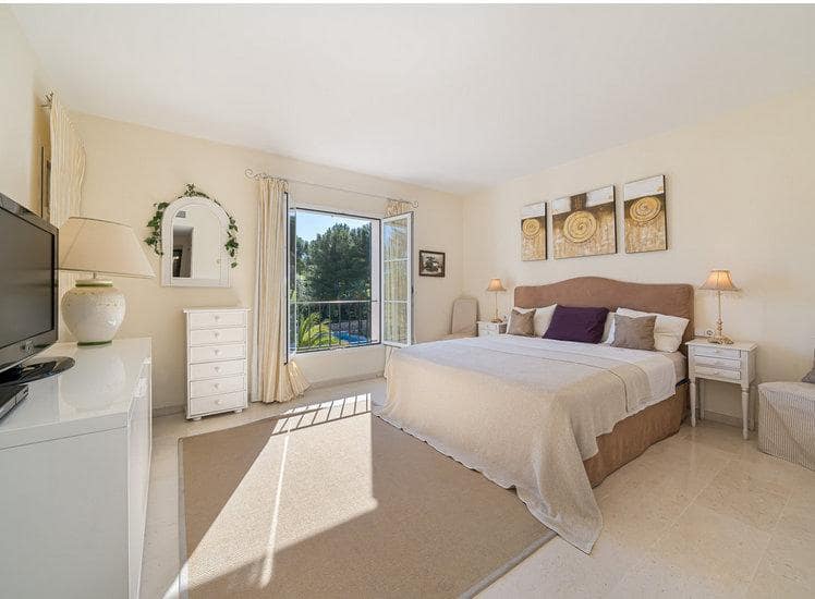 2 bedroom Apartment for sale in Bendinat with pool garage - € 975,000 (Ref: 9740081)