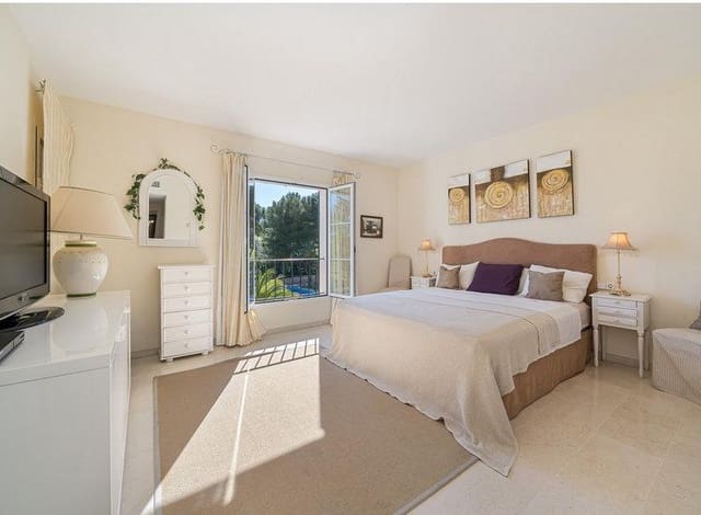 2 bedroom Apartment for sale in Bendinat, Calvià with pool garage - € 975,000 (Ref: 9740081)