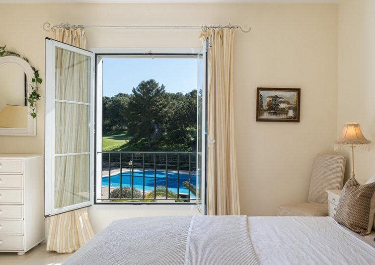 2 bedroom Apartment for sale in Bendinat with pool garage - € 975,000 (Ref: 9740081)