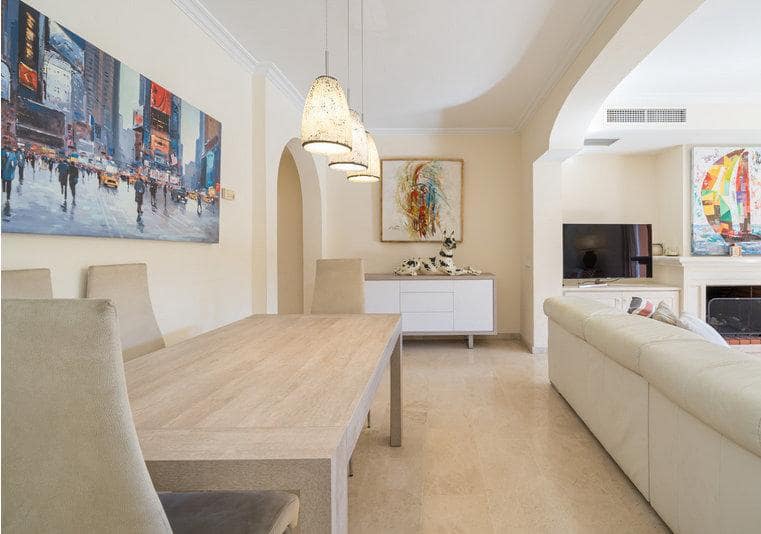 2 bedroom Apartment for sale in Bendinat with pool garage - € 975,000 (Ref: 9740081)