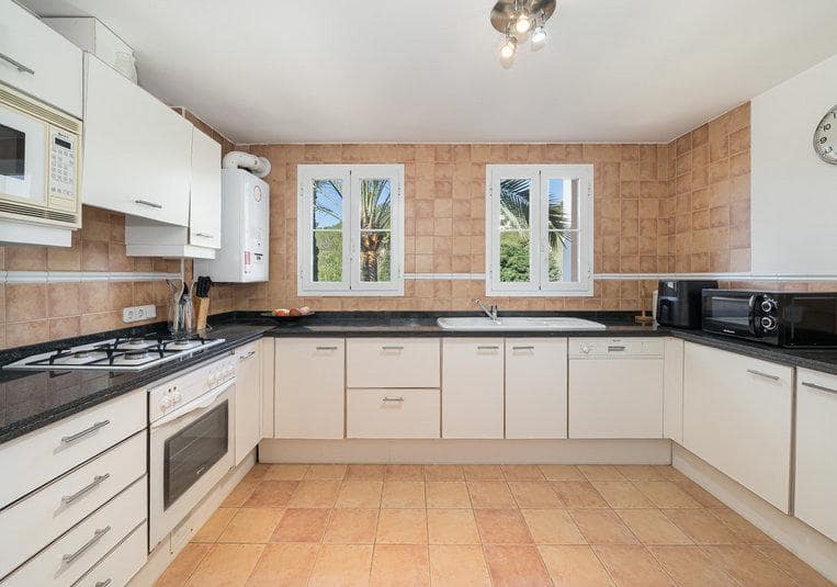 2 bedroom Apartment for sale in Bendinat with pool garage - € 975,000 (Ref: 9740081)